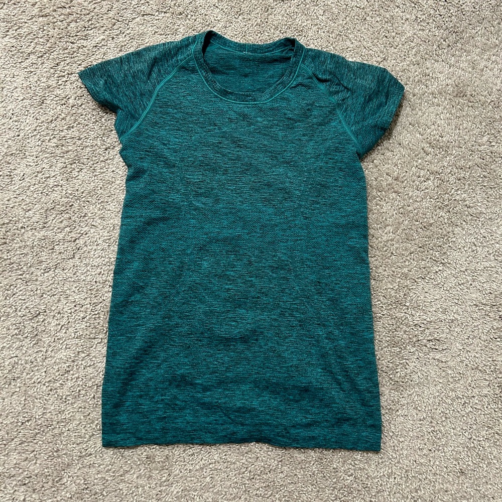 Women’s Lululemon Swiftly Tech Short Sleeve Crew Shirt- size 8